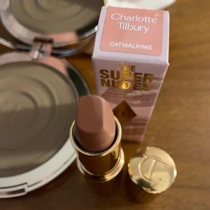 CATWALKING LIPSTICK THE SUPER NUDES
MATTE REVOLUTION